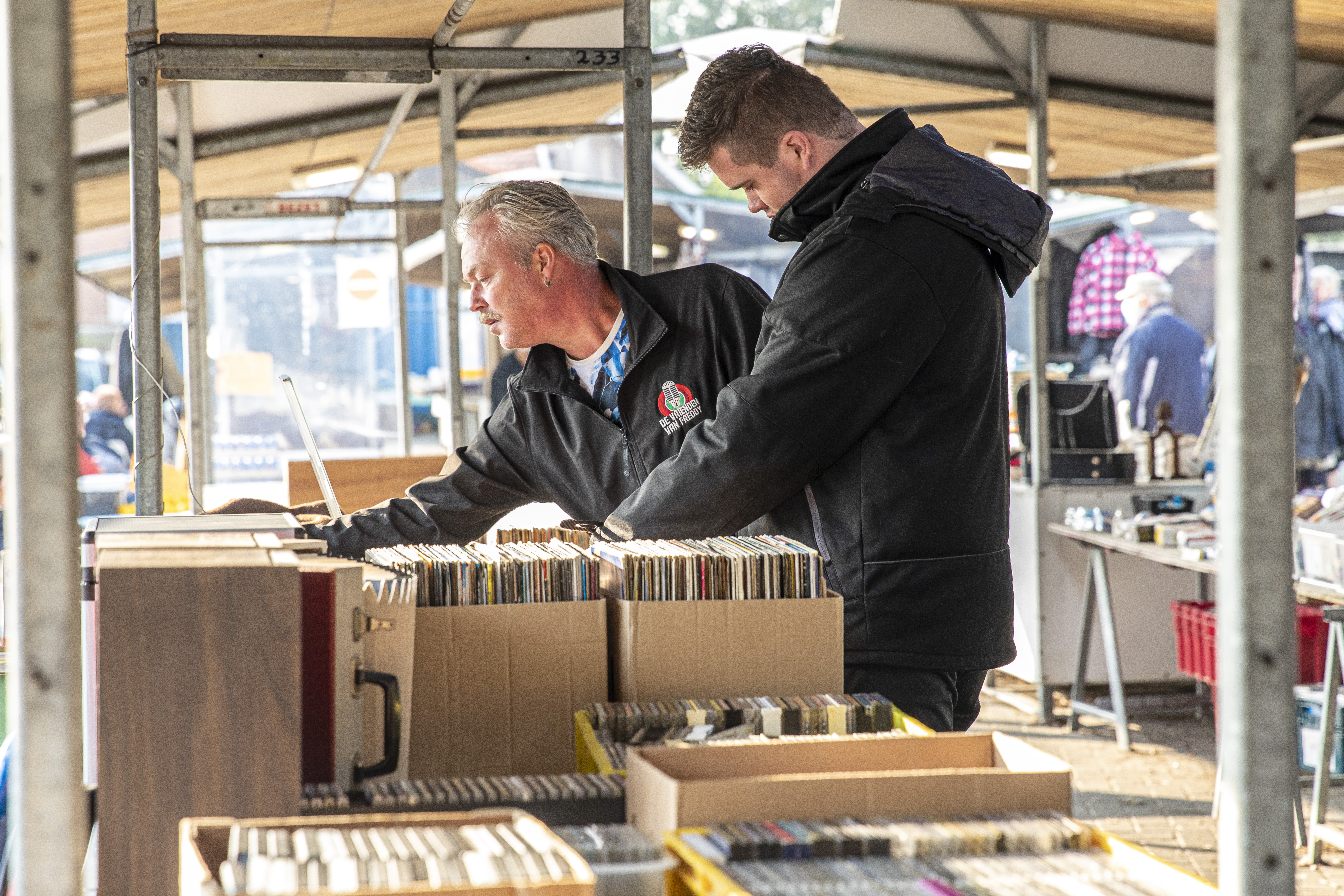 Reguliere zondagsmarkt + CD- en Platenbeurs + Kunstmarkt 8 september